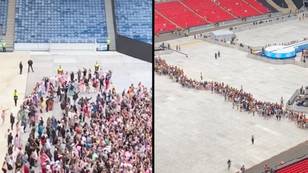 Bizarre Crowd Scenes At Harry Styles Concerts Are Leaving People Baffled