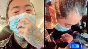 Tattoo artist gives stranger ink mid-flight