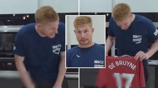 Kevin De Bruyne received a Man United shirt with his name on the back, his reaction was priceless