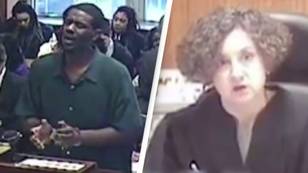 Bizarre moment defendant sings 'apology song' in court after robbing man at gunpoint