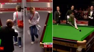 Ronnie O'Sullivan once let 'pitch invader' finish off his century break