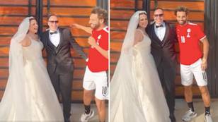 Mo Salah gatecrashed a couple's official wedding pictures in full Egypt kit