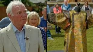 Antiques Roadshow guests shocked by value of robe kept in children’s dressing-up box