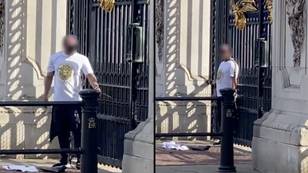 Man handcuffs himself to Buckingham Palace and threatens self harm