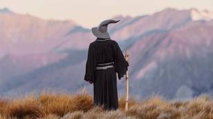 Lord Of The Rings Superfan Travels Through New Zealand Dressed As Gandalf