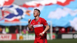 Woman Asks For Picture With Chicago Fire Team, Gets Bastian Schweinsteiger To Take It