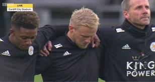 Kasper Schmeichel Bursts Into Tears During Minute Silence Before Cardiff-Leicester Match