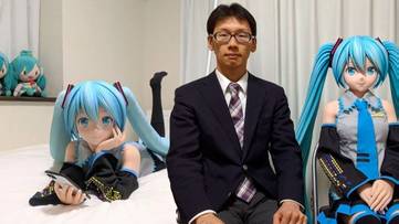 Fictosexual Man Marries Anime Character, But She Doesn't Talk To Him Anymore