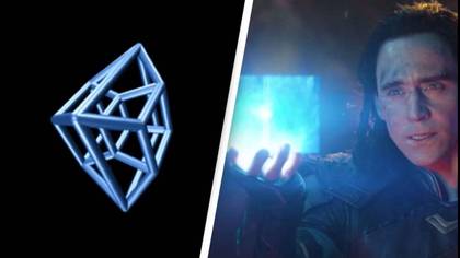 Man shows how the fourth dimension works with mind-bending tesseract video