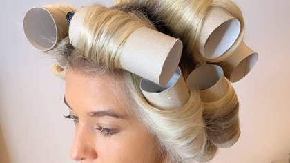 Hair Stylist Shows How To Curl Hair With Empty Toilet Rolls