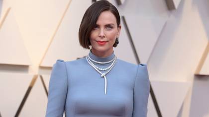 Oscars 2019: Charlize Theron Debuts Dramatic Brunette Makeover On Red Carpet