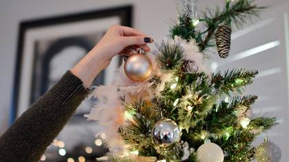 Mums Spend Way More Time Making Christmas Perfect Than Men, Study Says