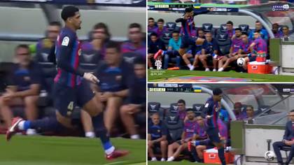 Ronald Araujo jumped over the Barcelona badge so he didn't step on it in disrespect
