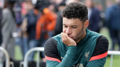 'Too much paella' - Oxlade-Chamberlain Stunned By How Slow Liverpool Teammate Is