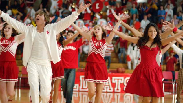 High School Musical Fans Are Fuming With Zac Efron's Disney Singalong Appearance