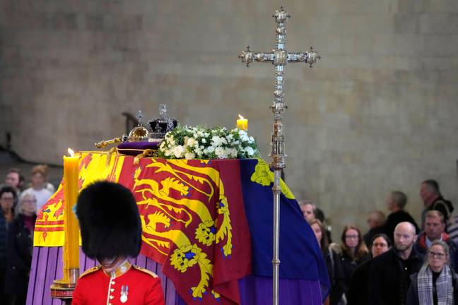 The coffin was draped in the Royal Standard with the Imperial State Crown and the Sovereign's orb and sceptre. Credit: PA Images / Alamy Stock Photo.