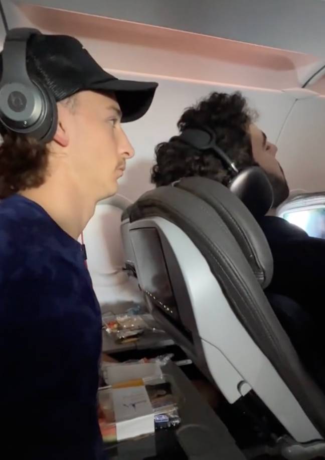 Do you recline your seat on a plane? Credit: TikTok/@thepointerbrothers