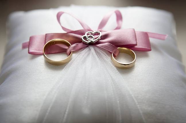 A set of wedding rings. Credit: Pexels 
