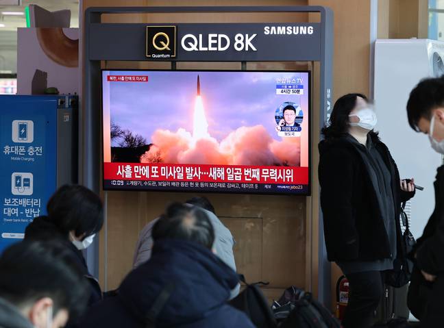 South Korean news reports on missile launch (Alamy)