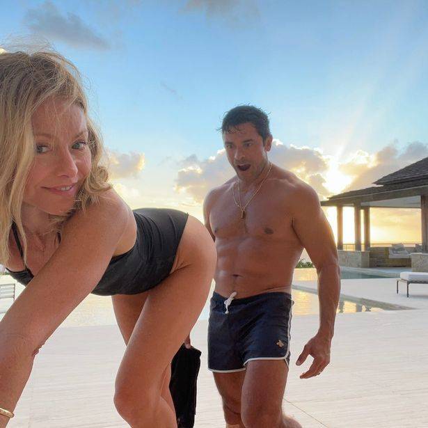 The couple know a thing or two about keeping things spicy in the bedroom. Credit: Instagram/@kellyripa