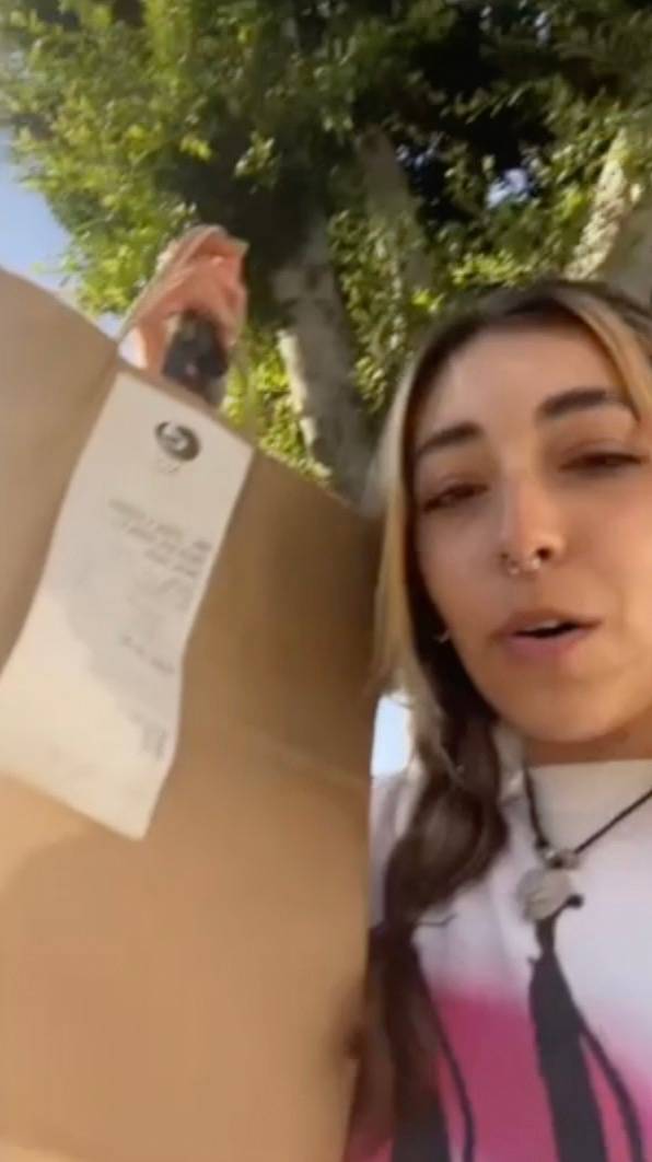 A woman has given us an insight into what it's like being a DoorDash driver.Credit: TikTok/@tiana.com