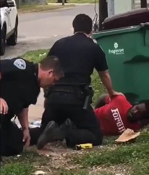 The viral video of an arrest made in 2020 had people claiming a police officer planted drugs near a suspect. Credit: Reddit/u/Graysie-Redux