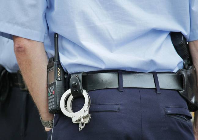 Police officer with handcuffs. Credit: Pixabay