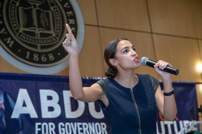 Aoc Twitter Alexandria Ocasio-Cortez accuses Elon Musk of sabotaging her Twitter ...
