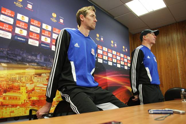 Crouch and Pulis at a press conference. (Image Credit: Alamy)