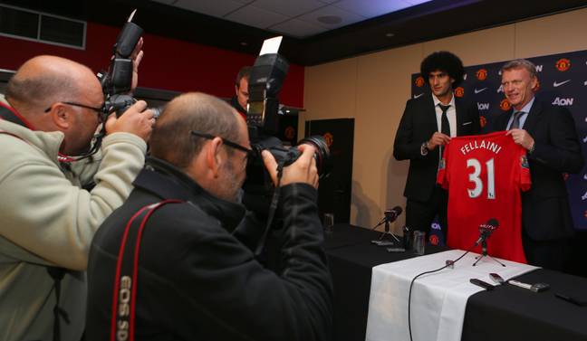 Marouane Fellaini being unveiled as a Manchester United signing alongside David Moyes in 2013 (Alamy)