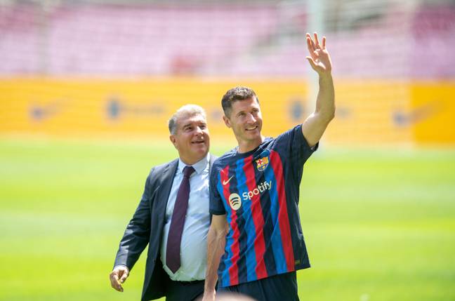 Lewandowski with Barcelona president Joan Laporta. (Image Credit: Alamy)