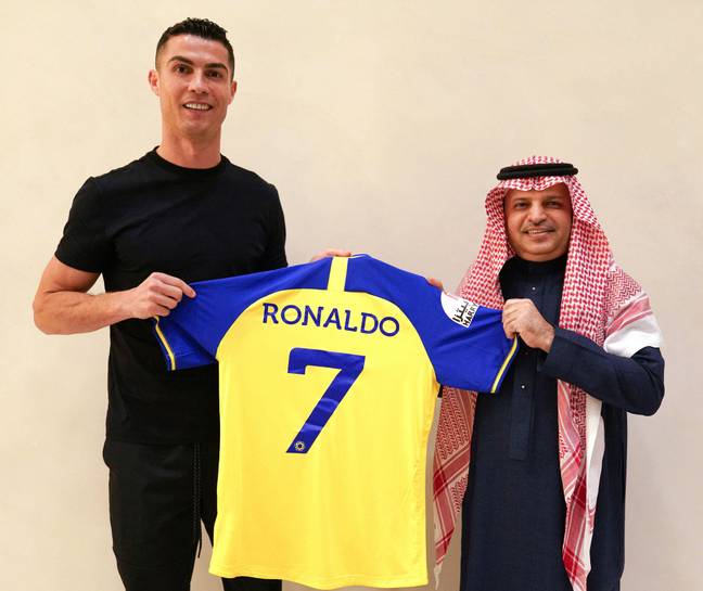 Ronaldo me presidentin e klubit Mossali Al-Muammar.  Imazhi: Alamy