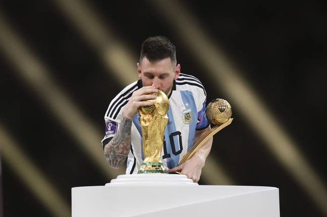 Lionel Messi kissing the World Cup trophy