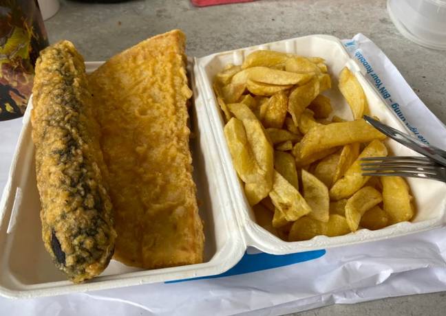 The order contained crunch pizza, black pudding and chips. Credit: u/Eamonsieur/Reddit