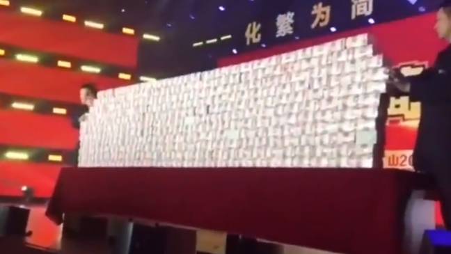 The bonuses were piled up in a mountain of cash. Credit: Twitter/@Today__China