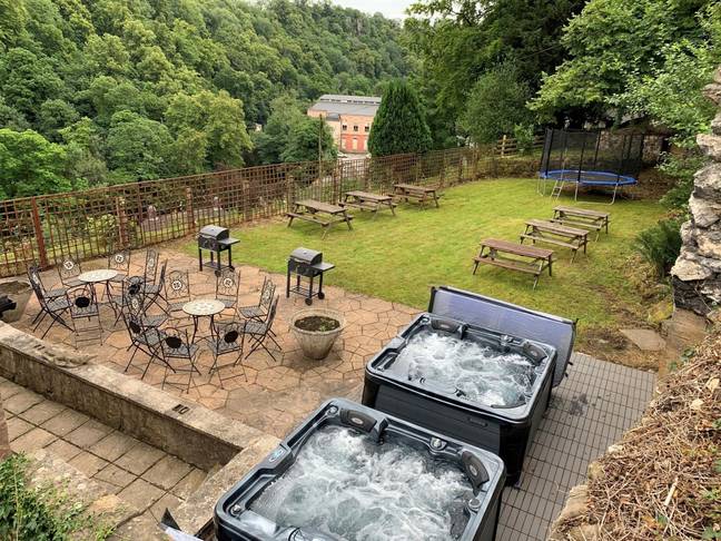 There are two hot tubs. Credit: Holiday Cottages 