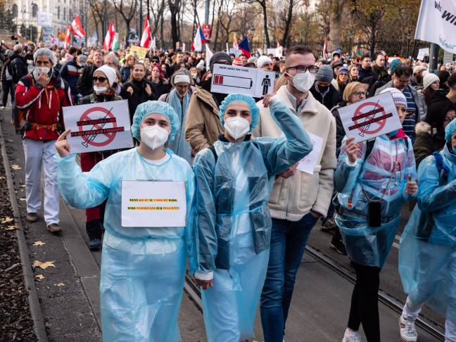 Anti-vaxx protesters in Vienna, Nov 2021. Credit: Alamy