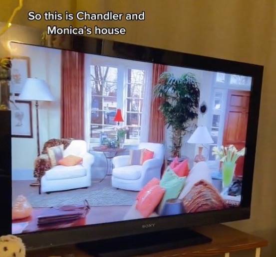 Fans think Chandler and Monica moved into the Home Alone house in Friends Credit: @kazascoot/TikTok
