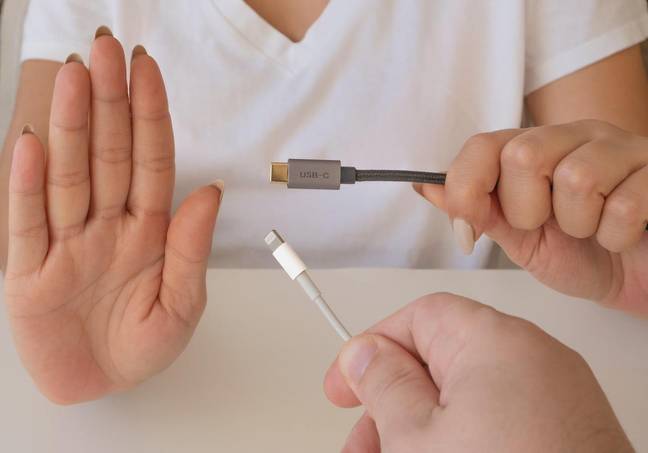 TrivDaily - Apple given deadline to change all charging ports to USB-C 61 Apple executive Greg Joswiak sounded reluctant to follow the new laws. Credit: Ömer Faruk Ordulu / Alamy Stock Photo