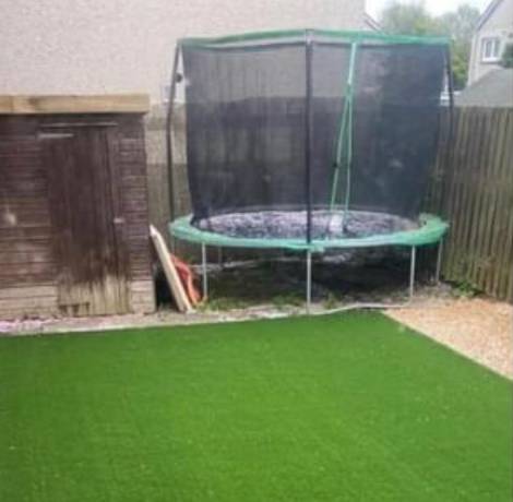 A homeowner has taken to Twitter to rant about how she has to hoover her astroturf every day. Credit: @L3GSV/ Twitter