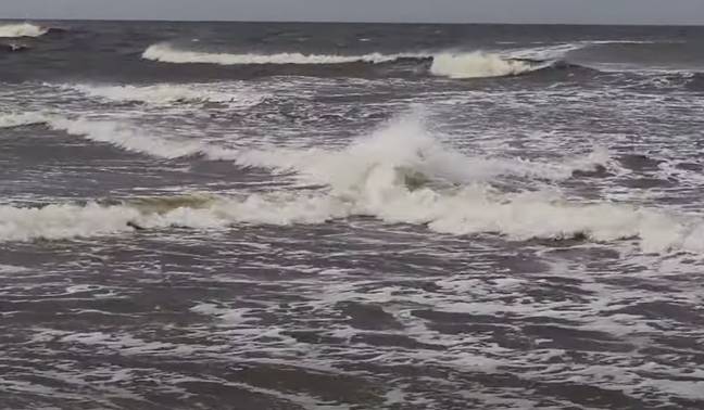 Rare footage of square waves that are so dangerous you should get out ...