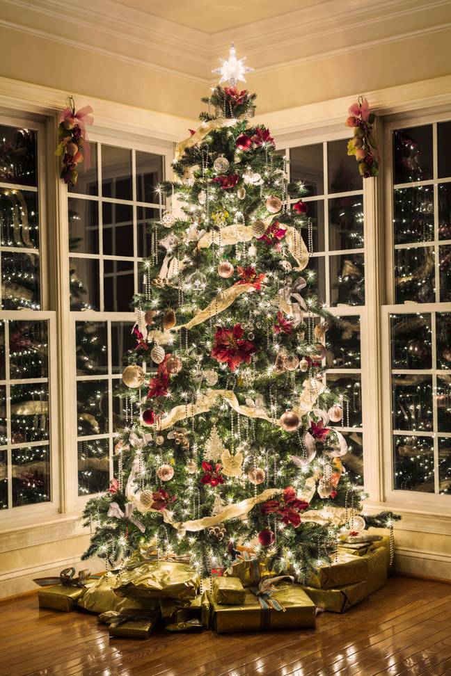 What Date Do Christmas Decorations Come Down 2025