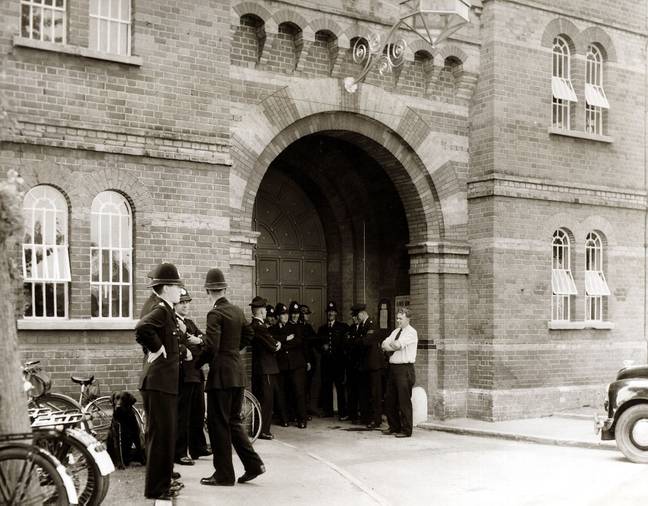 Police officers of the Berkshire Constabulary standing outside main gate of Broadmoor after a prisoner escaped. Credit: Alamy