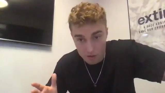 Sam Fender says he doesn't engage with internet trolls. Credit: LADbible