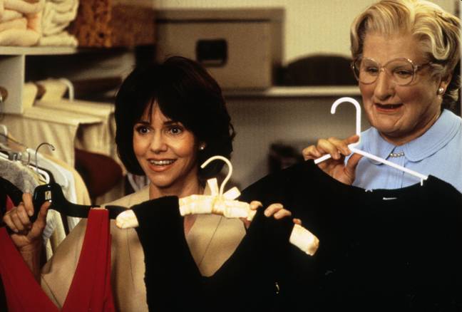 Sally Field alongside Robin Williams in Mrs. Doubtfire (1993). Credit: Collection Christophel / Alamy Stock Photo
