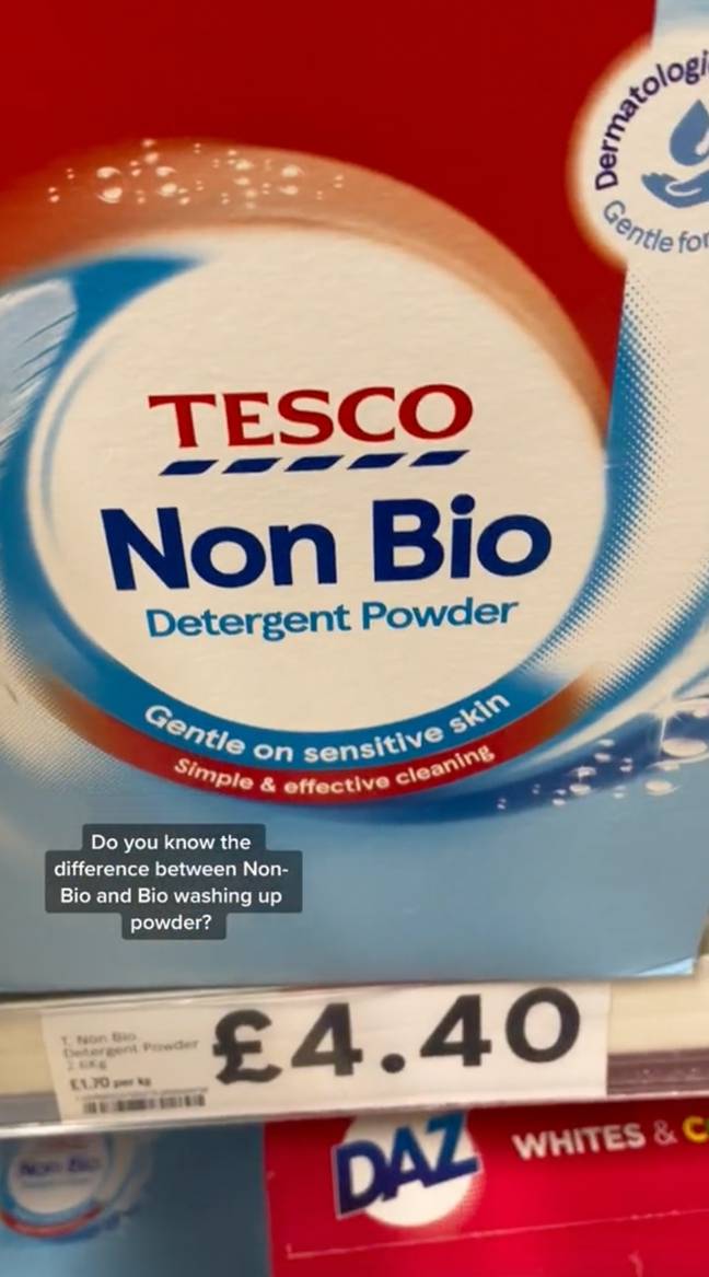 The woman advised that people with 'sensitive skin' use Non Bio powder. Credit: TikTok/@ommelyla
