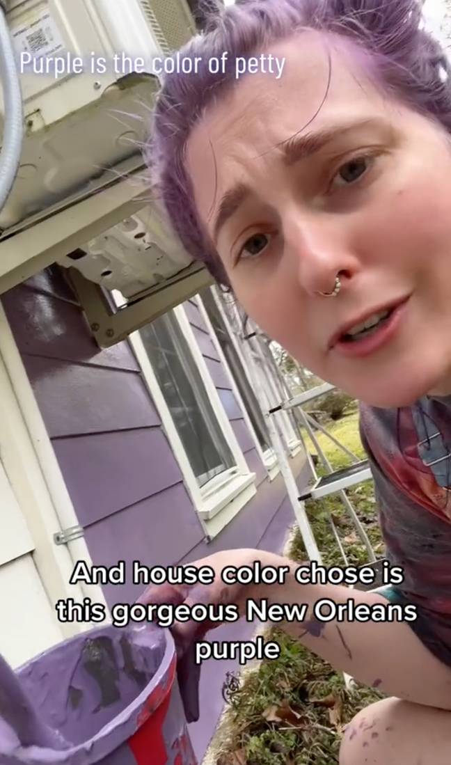 So, she's painting MORE purple onto the house. Credit: TikTok/@madartzt