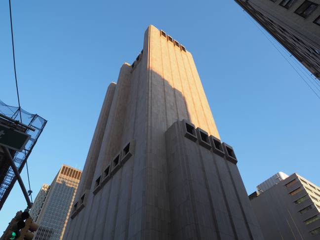 33 Thomas Street, a windowless skyscraper situated in Lower Manhattan. Credit: Alexandre Tziripouloff / Alamy Stock Photo