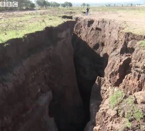 Shocking photos show Africa splitting apart as new ocean forms
