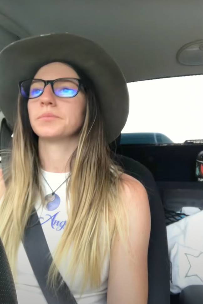 ‘Sovereign citizen’ hands over homemade drivers license after being